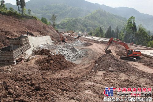 萬利高速公路五分部展開梁場基建施工-工程機械動態-中國路面機械網