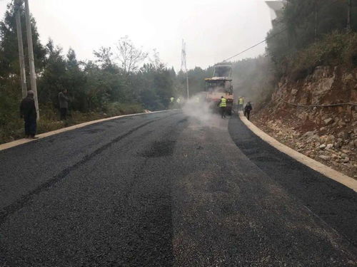 萬州三峽后續交通項目油茨路路面工程開始瀝青攤鋪