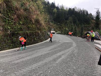 貴州橋梁集團加快推進縣鄉(xiāng)公路路面改善提升工程，助力鄉(xiāng)村振興