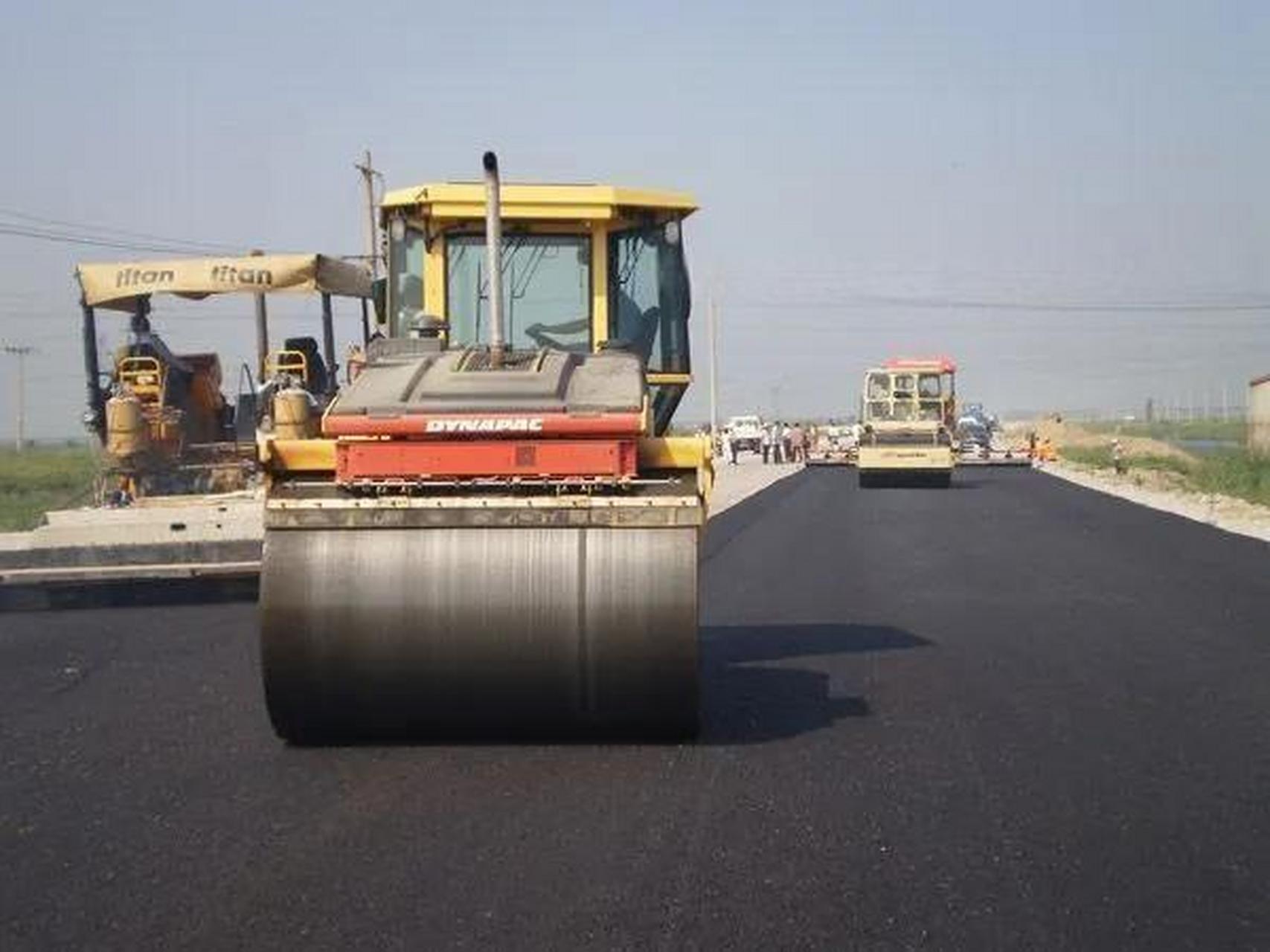 水泥路壽命更長，為何高速公路偏好瀝青路面？